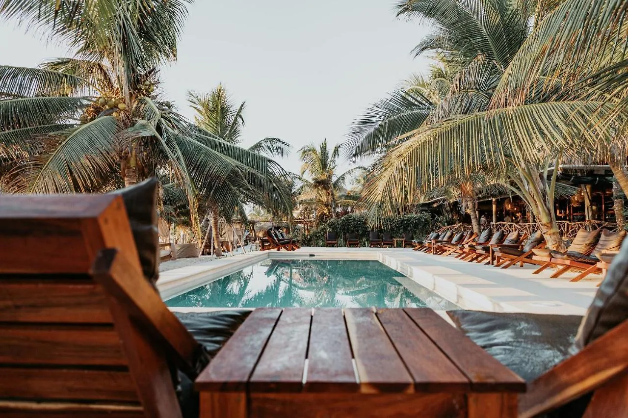 Hotel Cabanas Los Lirios Tulum