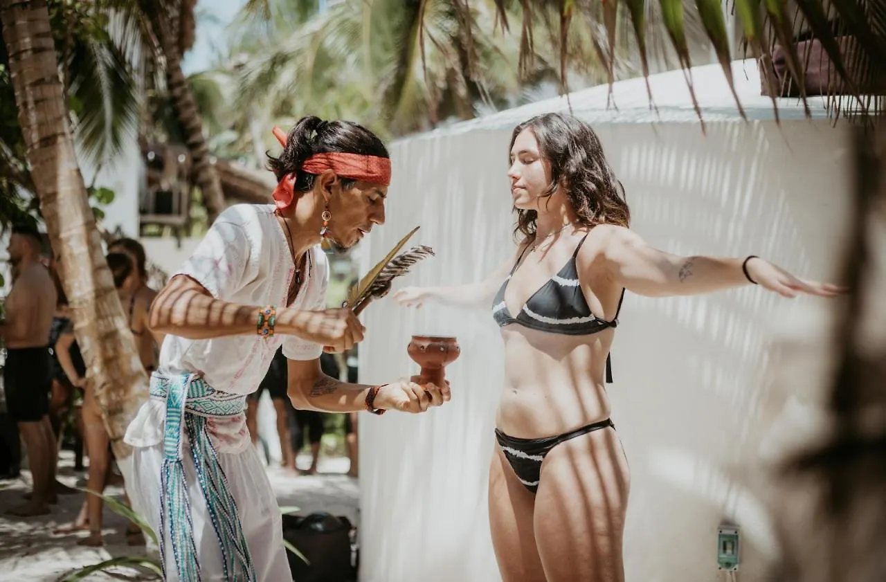 Hotel Cabanas Los Lirios Tulum