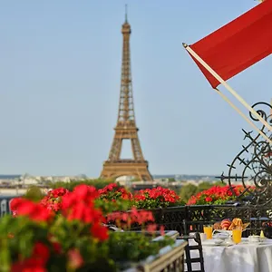 ***** מלון Plaza Athenee - Dorchester Collection צרפת